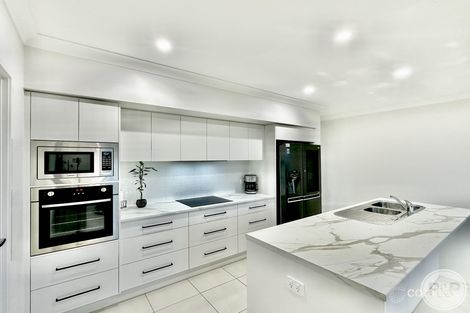 Property photo of 2 Blackthorn Street Mount Low QLD 4818
