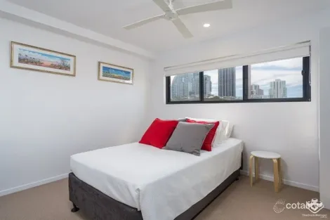 Property photo of 9 Hooker Boulevard Broadbeach Waters QLD 4218