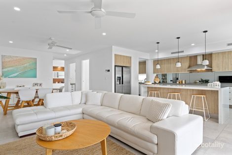 Property photo of 1/102 Parnki Parade Palm Beach QLD 4221