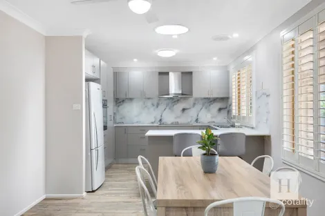 Property photo of 1/5 Alisa Close Lake Haven NSW 2263