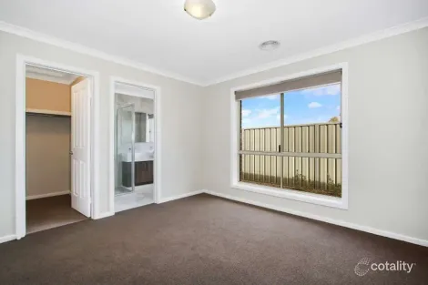 Property photo of 22 Blakleys Circuit Thurgoona NSW 2640