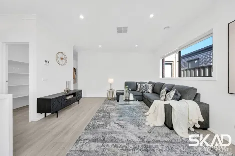 Property photo of 26 Flockhart Street Mickleham VIC 3064