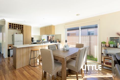 Property photo of 37 Inspiration Circuit Pakenham VIC 3810