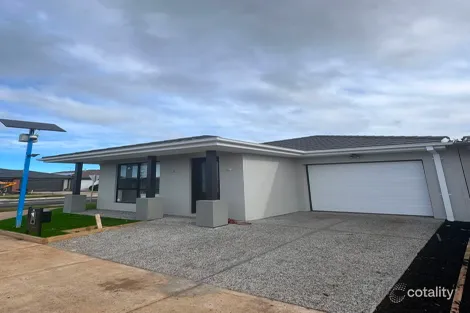 19 Garner Gr, Rockbank, VIC 3335