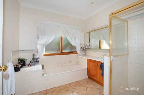 Property photo of 8 Molesworth Drive Highton VIC 3216