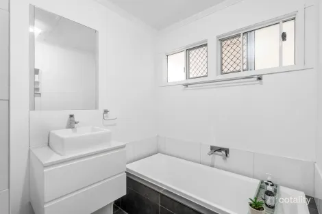 Property photo of 3 Mitchell Street Riverview QLD 4303