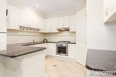 Property photo of 2/11 Kinnoull Grove Glen Waverley VIC 3150