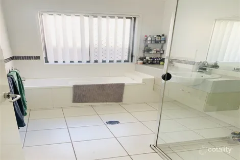 Property photo of 28 Dowson Esplanade Mudgeeraba QLD 4213