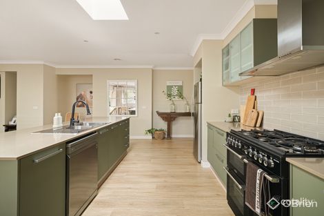 Property photo of 10 Crampton Chase Sandhurst VIC 3977