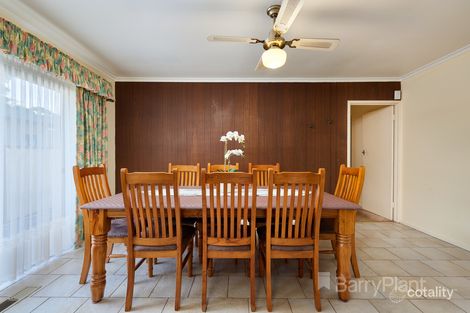 Property photo of 37 Woomera Avenue Keysborough VIC 3173