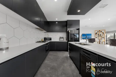 Property photo of 1 Cardamon Avenue Mickleham VIC 3064