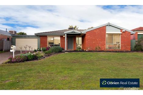 Property photo of 4 Friendship Close Cranbourne West VIC 3977