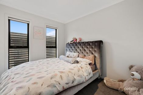 Property photo of 16/8 The Crossing Caroline Springs VIC 3023
