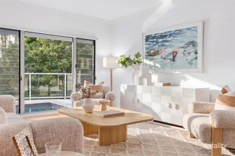 33 Geraldton Dr, Robina, QLD 4226