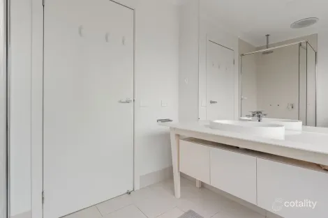 Property photo of 32 Orana Way Springvale VIC 3171
