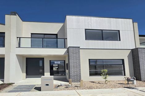 8 Olivia Lane, Clyde, VIC 3978