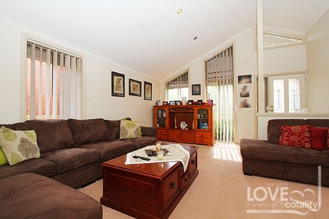 Property photo of 14 Warren Close Mill Park VIC 3082