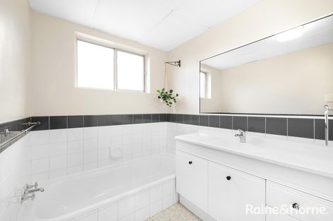 Property photo of 2/104 Windermere Road Hamilton QLD 4007