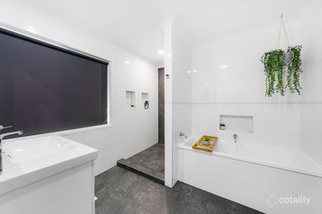 Property photo of 2 Chipping Drive Alexandra Hills QLD 4161