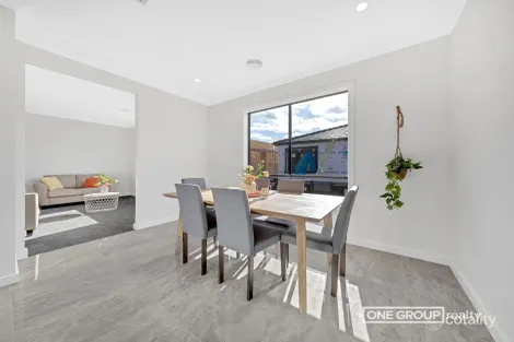 Property photo of 23 Decumbens Way Donnybrook VIC 3064