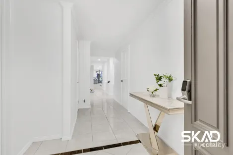 Property photo of 16 Pine Valley Rise Craigieburn VIC 3064