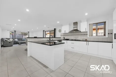 Property photo of 16 Pine Valley Rise Craigieburn VIC 3064