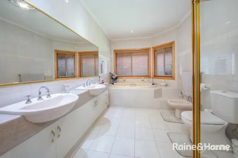 Property photo of 13 Kumbari Court New Gisborne VIC 3438