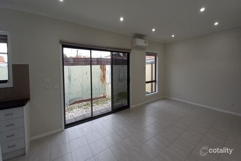 2/11 Treloar Cres, Braybrook, VIC 3019