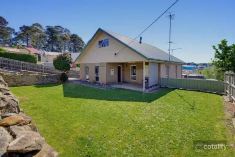 3 JEFFREY ST, LEONGATHA, VIC 3953