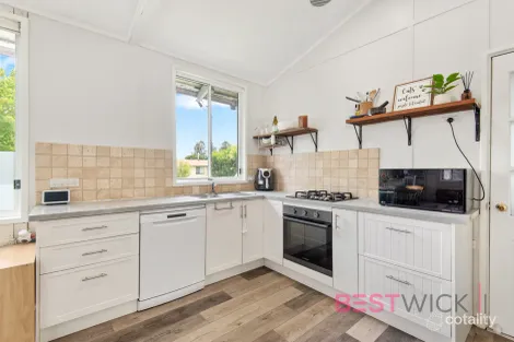1b Fish Pde, Gormans Hill, NSW 2795