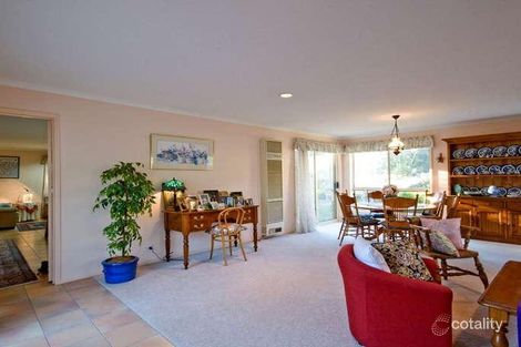 Property photo of 8 Melrose Place Jerrabomberra NSW 2619