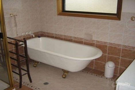 Property photo of 4 Damian Court Regency Downs QLD 4341