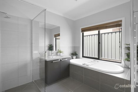 Property photo of 30 Featherstone Avenue Glenroy NSW 2640