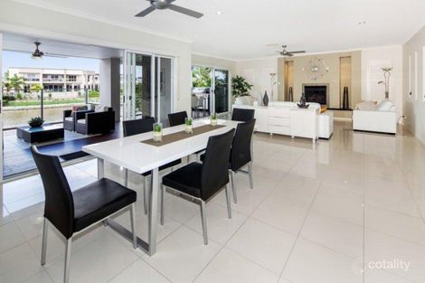 Property photo of 43 Harbourvue Court Helensvale QLD 4212