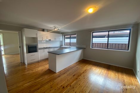 25 Caulfield Cres, St Johns Park, NSW 2176