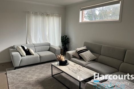 Property photo of 18 Etheridge Lane Craigieburn VIC 3064
