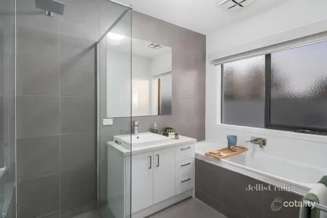 Property photo of 21B Almurta Road Bentleigh East VIC 3165