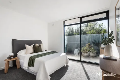 Property photo of 2 Charteris Drive Ivanhoe East VIC 3079