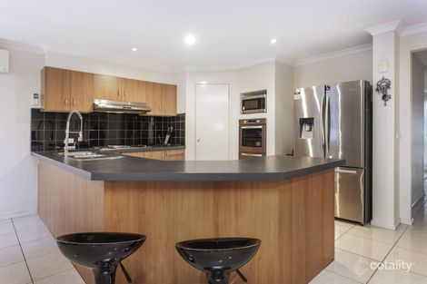 Property photo of 11 Finsbury Close Caroline Springs VIC 3023
