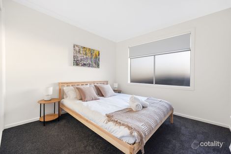 Property photo of 34 Borthwick Parade Clyde North VIC 3978