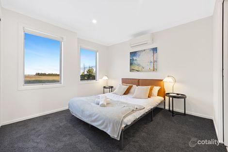 Property photo of 34 Borthwick Parade Clyde North VIC 3978