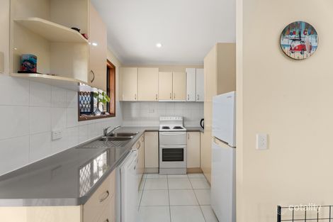 Property photo of 6 Heran Court Urangan QLD 4655