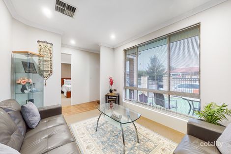 Property photo of 5 Wallcliffe Gate Carramar WA 6031