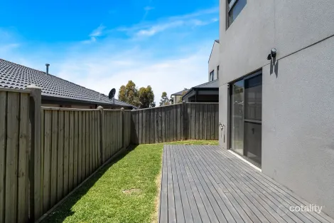 Property photo of 36 Barkers Crescent Mickleham VIC 3064