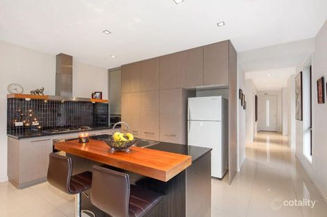 Property photo of 26 Dresden Drive Waterways VIC 3195