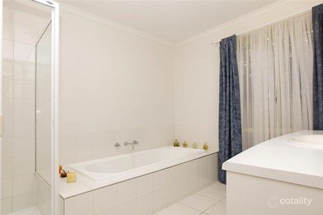 Property photo of 2 William Hovell Pass Craigieburn VIC 3064