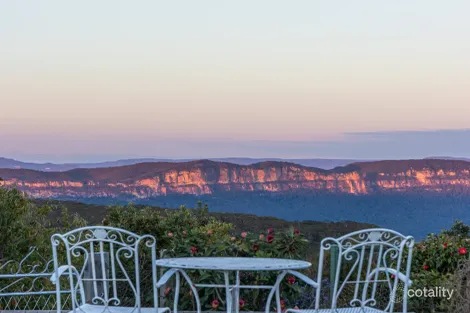 197 Tableland Rd, Wentworth Falls, NSW 2782