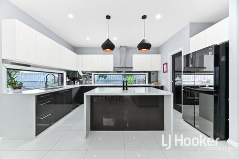 Property photo of 32 Lemongrove Way Berwick VIC 3806