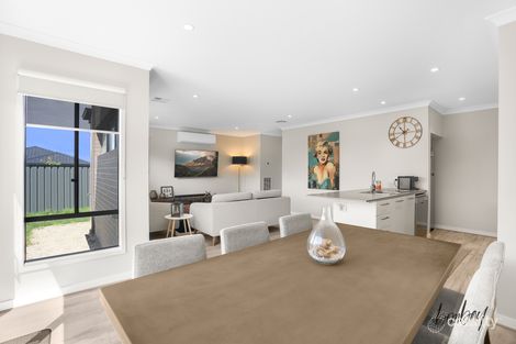 Property photo of 21 Scolopia Street Craigieburn VIC 3064