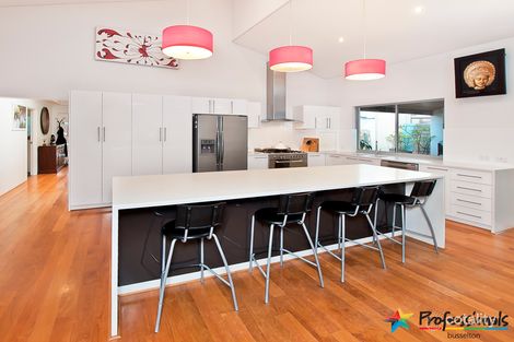 Property photo of 2 Beachgrove Place Geographe WA 6280
